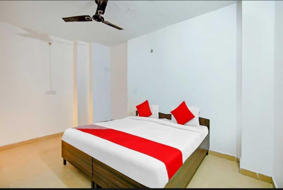 Oyo Shaurya Near Nangli Metro Station New Delhi